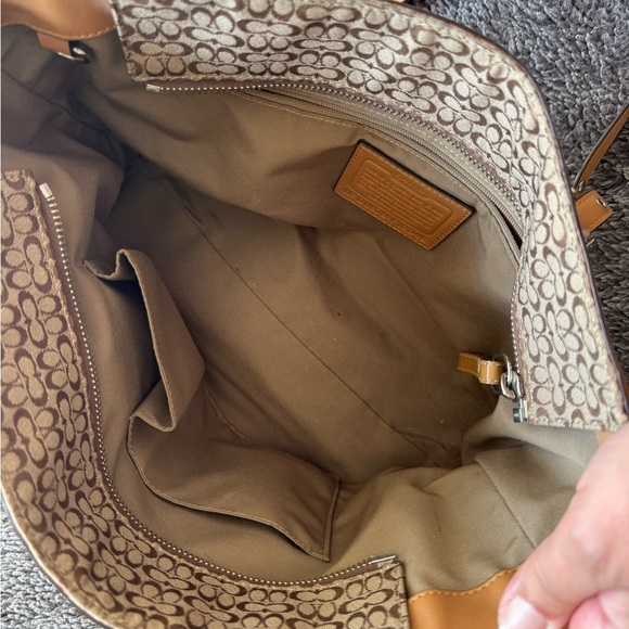 COACH Vintage Hadley Tote - Picture 4 of 16